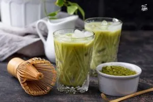Matcha, la bebida japonesa que gana popularidad en cafeterías y tendencias de consumo saludable.