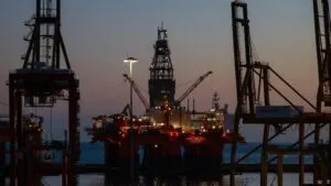 El petróleo supera los 100 dólares por barril por las tensiones en Oriente Medio