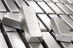 La plata intenta consolidarse sobre 55 dólares mientras el dólar fuerte y la política de la Fed mantienen cautela en los mercados.