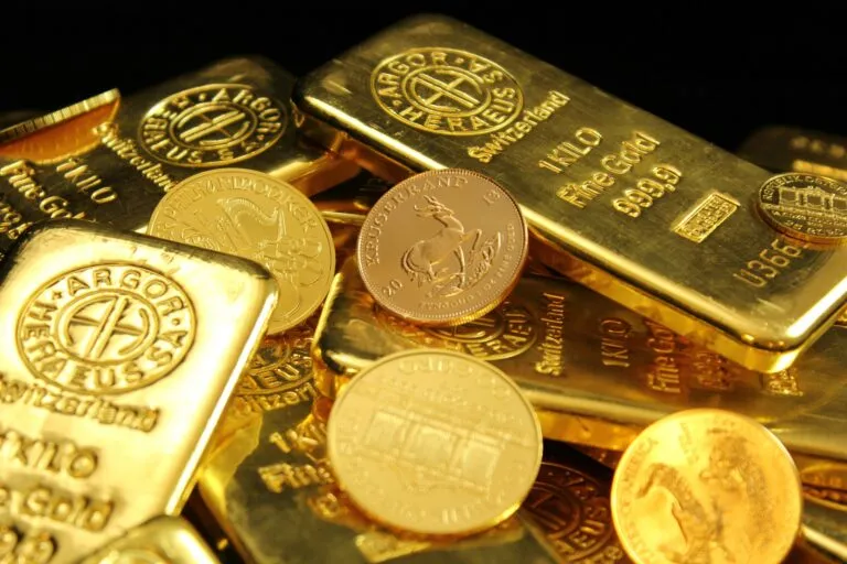 Oro rebota mientras el mercado espera el dato de inflación y nuevas señales de la Reserva Federal en Estados Unidos.
