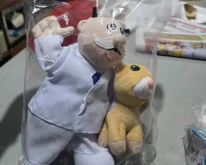 Víctor González Herrera celebra SimiPet Care con simipeluches.