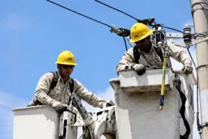 Apagones en Yucatán afectan empresas, inflación y competitividad por fallas en la infraestructura eléctrica.