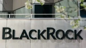 BlackRock prioriza bonos de corta duración ante la volatilidad, inflación y riesgos fiscales en los mercados de deuda