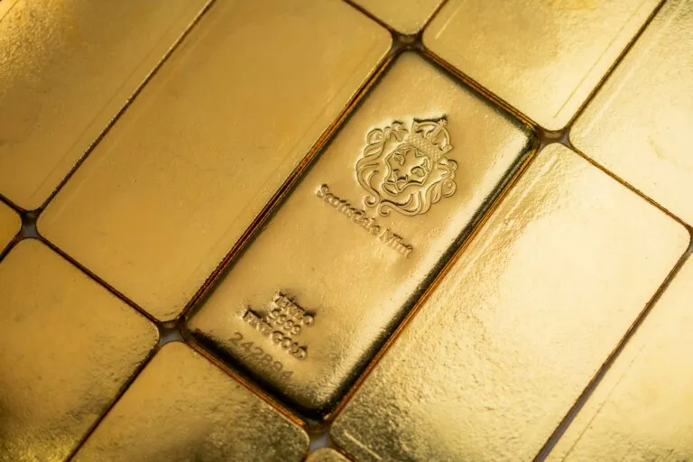 Precio del oro alcanza máximos de dos meses ante inflación de Estados Unidos y tensión con Irán