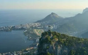 Inflación en Brasil baja a 4.44% y regresa al rango objetivo del Banco Central