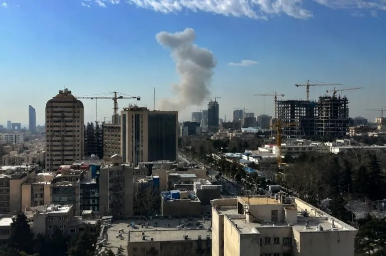 Guerra de Irán eleva la presión militar y económica mientras continúa el conflicto con Estados Unidos