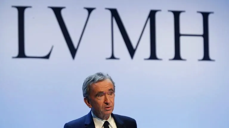 LVMH pierde fuerza en Bolsa tras el recorte de Deutsche Bank mientras persisten las dudas sobre la recuperación del sector del lujo