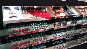 M·A·C cambia su estrategia de venta para conquistar nuevos consumidores