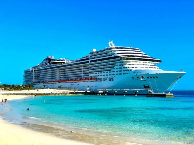 México recibe millones de pasajeros de crucero y registra fuerte crecimiento en sus principales puertos turísticos.