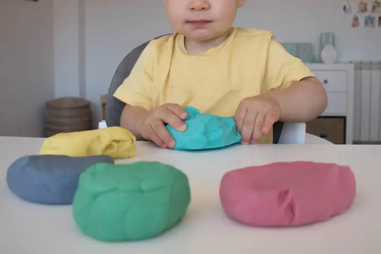Plastilina sensorial con nuevas texturas y colores dentro del creciente mercado de juguetes sensoriales.