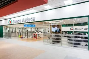 Banco Azteca combate el sobreendeudamiento con educación económica en aulas