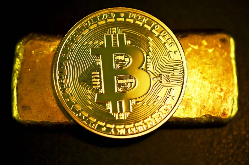 Bitcoin supera los 77 mil dólares mientras aumenta la atención sobre el mercado de activos digitales