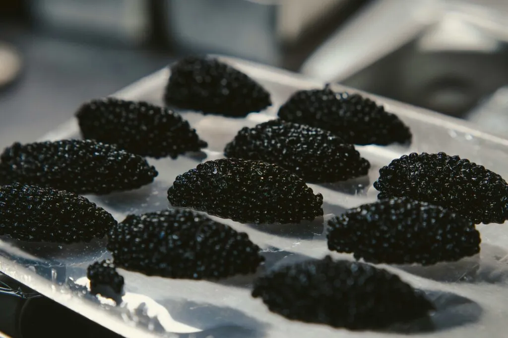El precio del caviar cambia ante una mayor producción y la llegada de nuevas marcas al mercado de productos de lujo.
