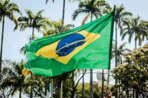 Economía de Brasil llega a las elecciones con empleo, menor inflación y presión sobre las cuentas públicas y la deuda.
