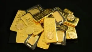 Oro recupera terreno mientras los inversionistas esperan nuevos datos de inflación y señales sobre las tasas de la Reserva Federal