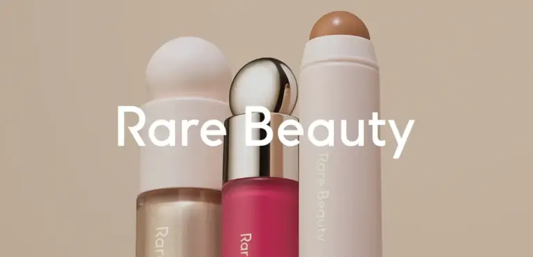 Rare Beauty amplía su negocio de maquillaje hacia fragancias y nuevas categorías dentro del mercado internacional de belleza.