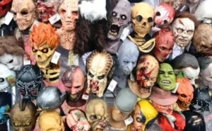 Ventas por Halloween impulsan la actividad comercial de negocios que ofrecen máscaras, disfraces y accesorios para celebraciones.