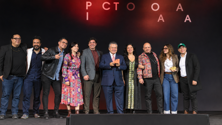 Representantes de Banco Azteca y equipo creativo durante la ceremonia de los Premios Effie México 2026.
