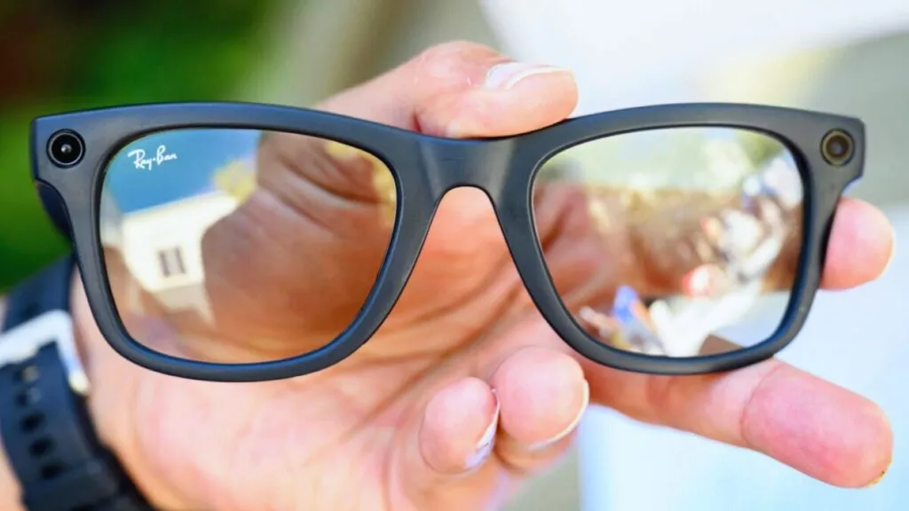 Gafas de Meta enfrentan un freno comercial después de que una cadena suspendiera sus ventas por preocupaciones de privacidad.