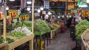 Inflación en México aumenta durante octubre por el encarecimiento de electricidad, transporte aéreo y servicios.