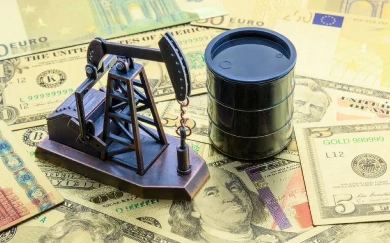 Precio del petróleo registra movimientos ante las negociaciones entre Estados Unidos e Irán y las tensiones en Medio Oriente.