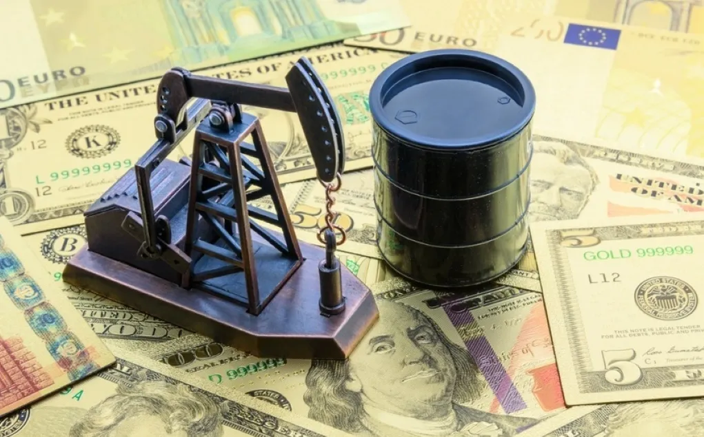 Precio del petróleo registra movimientos ante las negociaciones entre Estados Unidos e Irán y las tensiones en Medio Oriente.